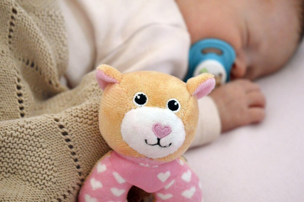 Assurer le confort de bébé la nuit : comment choisir ses vêtements ?